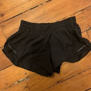 LULULEMON hotty hot shorts 2.5 in